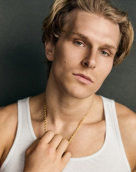 Cole Paar as Max Gladwell