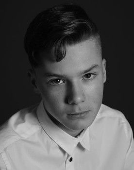 Dmitriy Gribanov as Edik