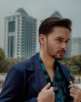 Hardy Hartono as Randy
