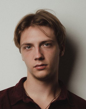 Максим Заболотний as Саша