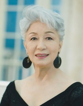 Mitsuko Kusabue as Kaoru Tani