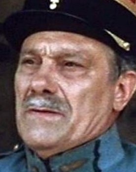 Franck Estange as Le premier gendarme