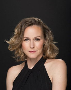 Julia Möller as Woman at bachelorette party #2