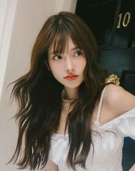 Panthita Jencharoentham as 'Rose' Thippapha Amornjinda