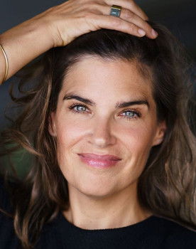 Judith Döker as Ina Engel