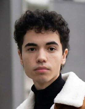 Andrew Benavides as Leo Lilac