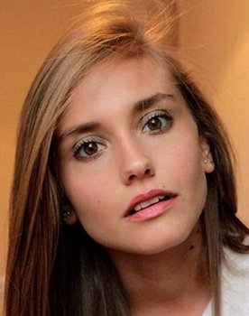Cansu Türedi as 