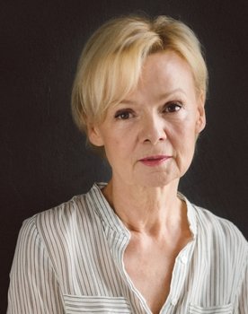 Ewa Wencel as Helena Dobrzyńska, matka Wandy