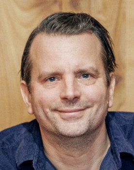 Måns Nathanaelson as Stefan Schwarz