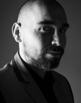 Fausto Casanova as Doctor