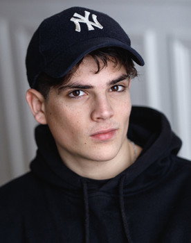 Joel Mas as Homme 2 (jeune)