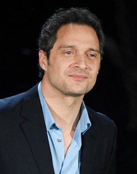Claudio Santamaria as Roberto