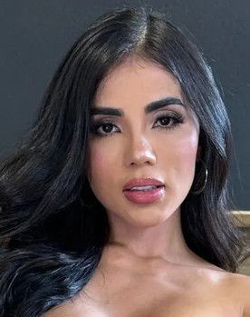 Karina Garcia as Participante