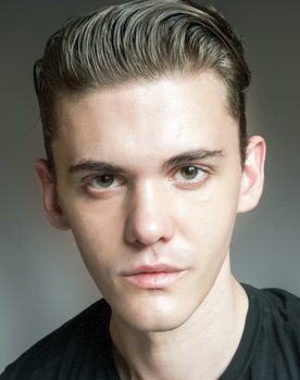 Vincent Beard as Lee’s Worker