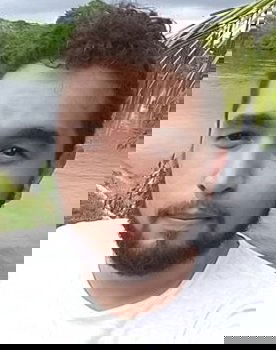 Daniel Aser as Celador 2