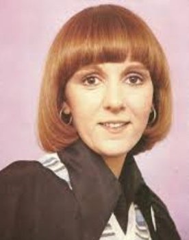 Patrícia Bueno as Clementina
