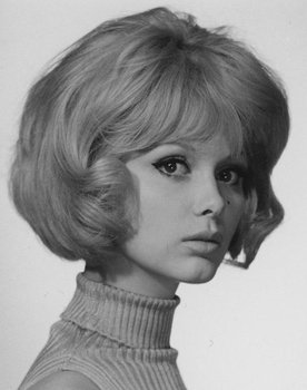 France Anglade as la serveuse