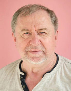 Andrey Bazhin as Police Negotiator