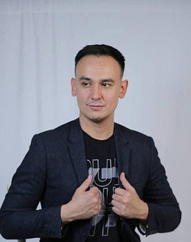 El'dar Karimov as Waiting Room Guest