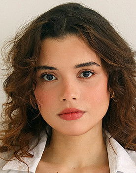 Julia Lemos as Flor Jupará