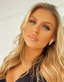 Chloe Burrows