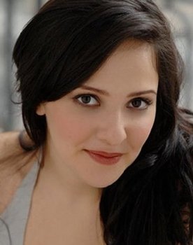 Sofiya Akilova as Vanessa
