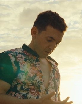 Ángel Lugo as Empresario