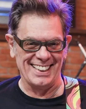 Roger Rocha Moreira as Drag queen (não creditado)