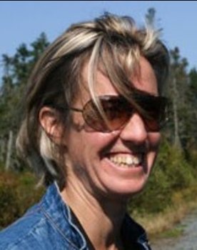 Ariella Pahlke as Narrator (voice)