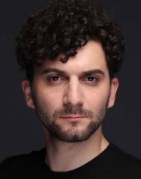 Serkan Beşiroğlu as Kadir Turan