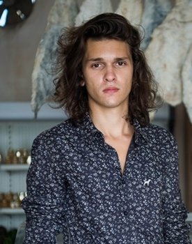 Renan Mayer as Tiago Mendonça Gurgel