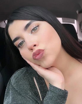 Yahan González as Ilian