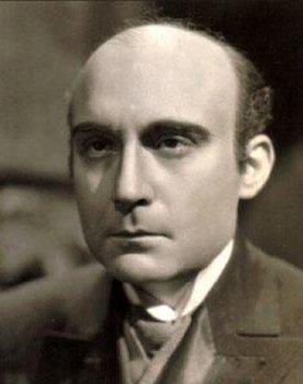 Guillermo Marín as Carlos Latorre
