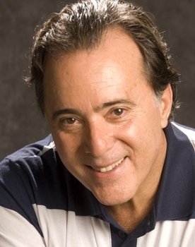 Tony Ramos as Quinzinho (Joaquim Seixas Miranda) / João Victor Gama