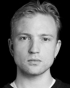 Bastian Laigaard Rasmussen as Jons friend in bar