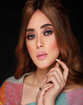 Emy El Gendy as منى