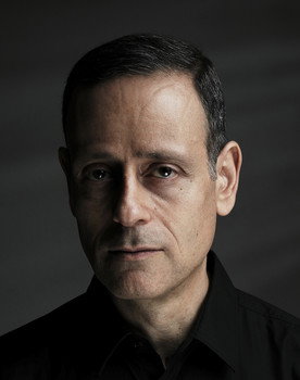 Elidan Arzoni as Maître d'Hôtel