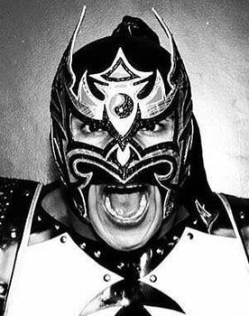 Muñoz González as Dragon Lee