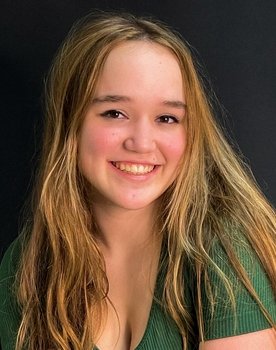 Júlia Candello as Gabriela