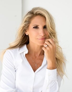 Mahée Paiement as Christelle