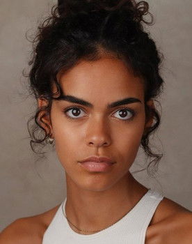 Madeleine Akua as Daisy