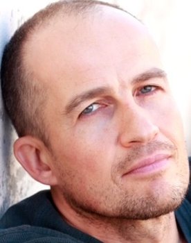 Andreas Lyon as Nomad