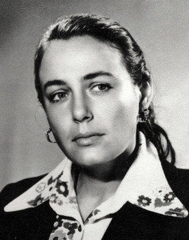 Нина Попова