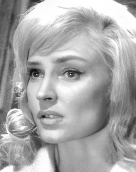 Nelli Korneva as Нинель Золотицкая