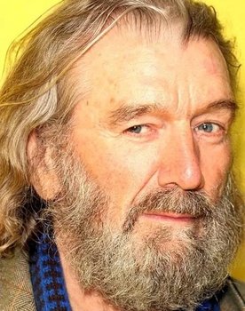 Michael Culver as Robert Spens
