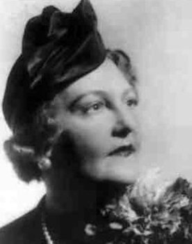 Hansi Arnstaedt as Frau Oberst Leukfeld