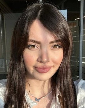 Elif Nur Yel as Self