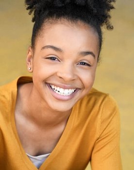 Lindsey Blackwell as Mikayla Turner