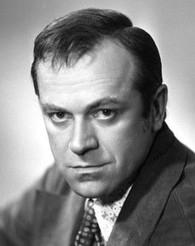 Igor Komarov as Лаврухин