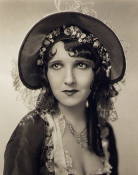 Carmelita Geraghty as Rita Carlton